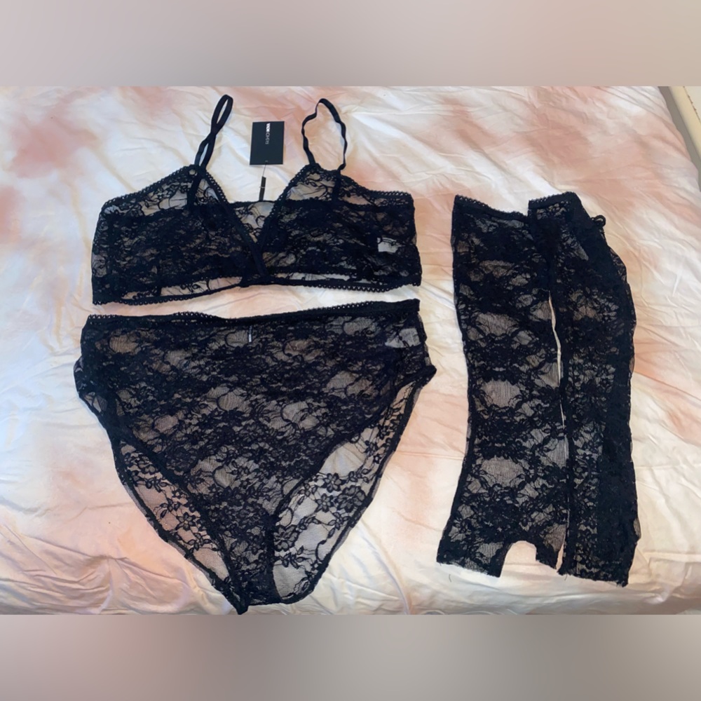 Fashion nova lingerie set